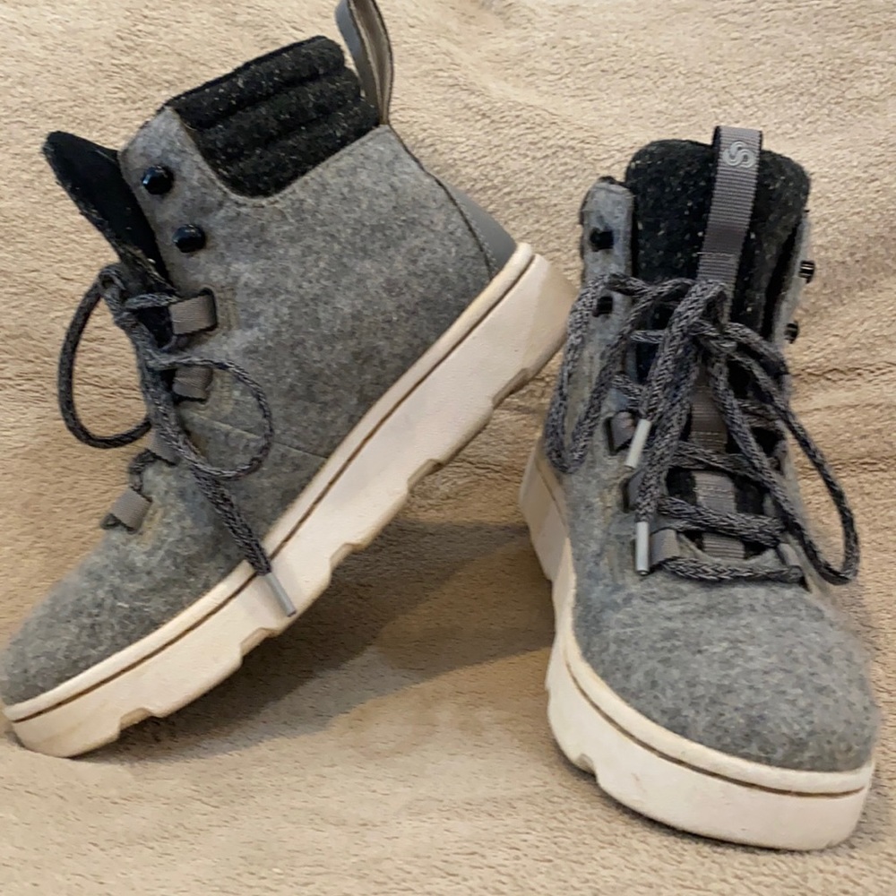 Clark’s Women’s Grey Cloudstepper Boot